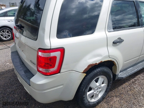 2008 Ford Escape XLT with VIN 1FMCU93ZX8KB33764, listed as a IAAI auction lot 42037456 with 195,047 mi miles. Bid and sale history available at carsss.com. Image 20.