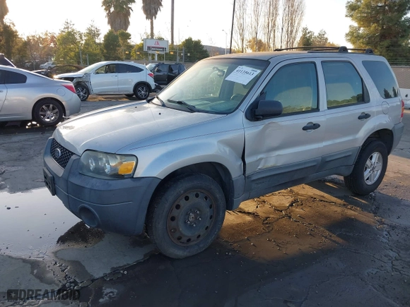 2007 Ford Escape XLS with VIN 1FMYU02Z07KB60389, listed as a IAAI auction lot 41135613 with 124,813 mi miles. Bid and sale history available at carsss.com. Image 2.
