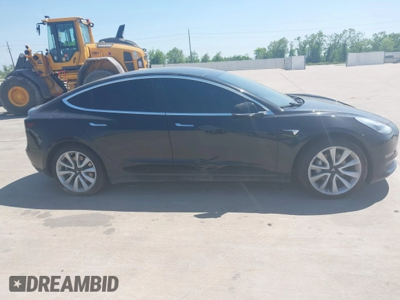 2019 Tesla Model 3 Mid Range z VIN 5YJ3E1EA3KF310976, wystawiony jako IAAI lot #41968012 z przebiegiem Nie podano mil oraz . Historia ofert i sprzedaży dostępna na DreamBid. Obrazek 12.