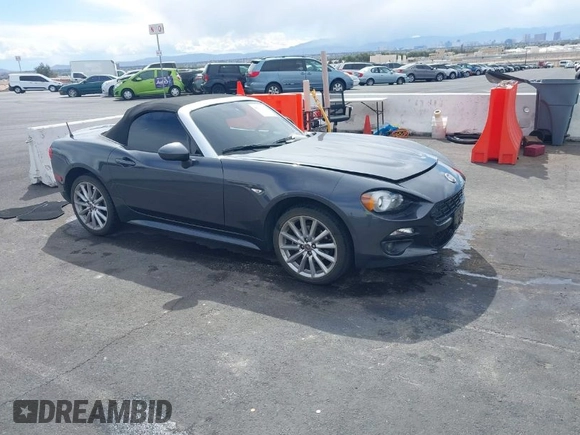 2018 FIAT 124 Spider Classica z VIN JC1NFAEK3J0137856, wystawiony jako IAAI lot #41959793 z przebiegiem 49 513 mil mil oraz . Historia ofert i sprzedaży dostępna na DreamBid. Obrazek 1.