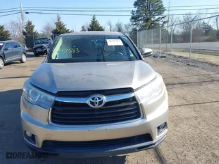 2015 Toyota Highlander LE with VIN 5TDBKRFH2FS104046, listed as a IAAI auction lot 41787583 with 152,435 mi miles. Bid and sale history available at carsss.com. Image 11.
