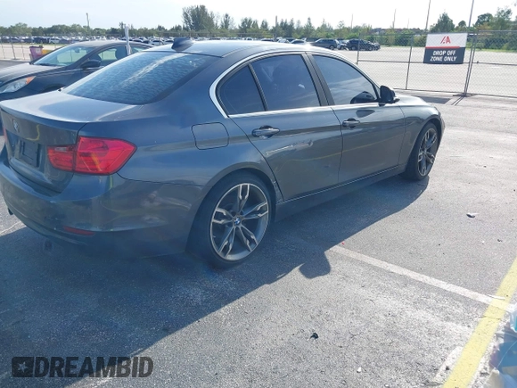 2015 BMW 3 Series 328i z VIN WBA3A5G57FNS82543, wystawiony jako IAAI lot #42731940 z przebiegiem 102 773 mil mil oraz . Historia ofert i sprzedaży dostępna na DreamBid. Obrazek 4.