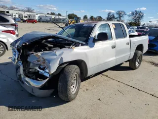 2000 Dodge Dakota Sport with VIN 1B7GL2AN1YS663301, listed as a Copart auction lot 44490525 with 368,339 mi miles and Salvage Title. Bid and sale history available at carsss.com. Image 1.