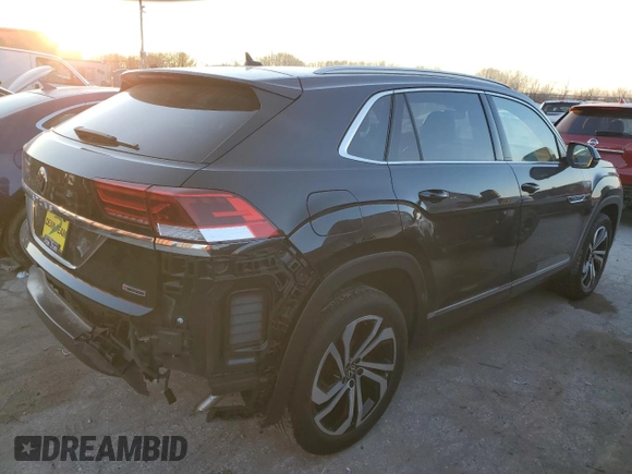 2021 Volkswagen Atlas SEL Premium z VIN 1V2TC2CA0MC204403, wystawiony jako Copart lot #83546004 z przebiegiem 30 314 mil mil oraz Szkoda całkowita • Salvage title. Historia ofert i sprzedaży dostępna na DreamBid. Obrazek 3.