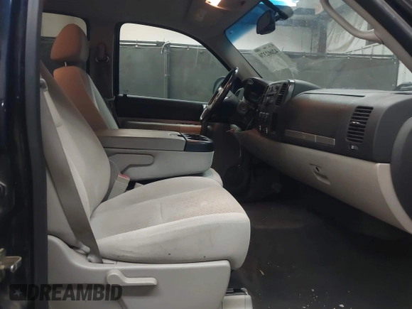 2008 Chevrolet Silverado 1500 1LT with VIN 2GCEC130481329542, listed as a IAAI auction lot 42002370 with 254,862 mi miles and . Bid and sale history available at DreamBid. Image 5.