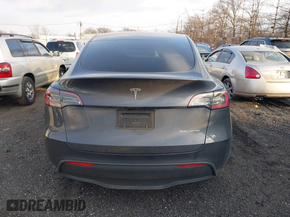 2024 Tesla Model Y Long Range with VIN 7SAYGDEE2RA217008, listed as a IAAI auction lot 41245093 with 17,773 mi miles. Bid and sale history available at carsss.com. Image 16.