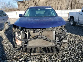 2017 Nissan Rogue SV with VIN 5N1AT2MV8HC784446, listed as a Copart auction lot 48675675 with 84,437 mi miles and Salvage Title. Bid and sale history available at carsss.com. Image 5.