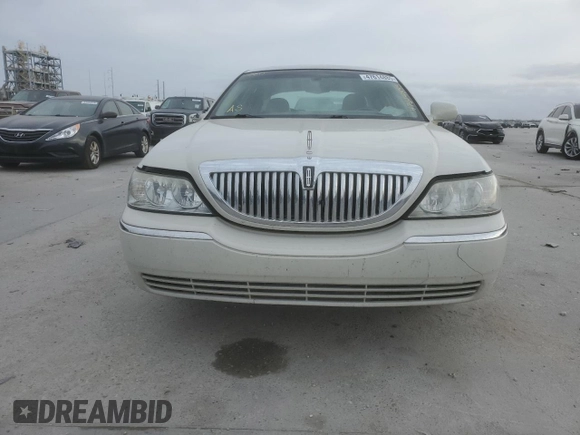 2006 Lincoln Town Car Signature Limited z VIN 1LNHM82V26Y632499, wystawiony jako Copart lot #47614885 z przebiegiem 99 009 mil mil oraz Szkody całkowita. Historia ofert i sprzedaży dostępna na DreamBid. Obrazek 5.