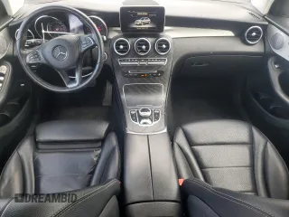 2019 Mercedes-Benz GLC 300 z VIN WDC0G4KB2KV150886, wystawiony jako Copart lot #51248985 z przebiegiem 104 229 mil mil oraz Szkoda całkowita • Salvage title. Historia ofert i sprzedaży dostępna na DreamBid. Obrazek 8.