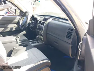 2007 Dodge Nitro SXT with VIN 1D8GU28K87W581969, listed as a IAAI auction lot 42036088 with 128,382 mi miles. Bid and sale history available at carsss.com. Image 5.