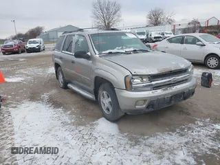 2003 Chevrolet TrailBlazer LS with VIN 1GNDT13S732161375, listed as a IAAI auction lot 41150223 with 267,258 mi miles. Bid and sale history available at carsss.com. Image 1.