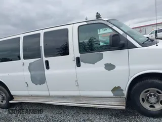 2007 Chevrolet Express Passenger z VIN 1GAHG39U671193189, wystawiony jako IAAI lot #42245925 z przebiegiem 234 555 mil mil oraz . Historia ofert i sprzedaży dostępna na DreamBid. Obrazek 13.
