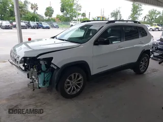 2022 Jeep Cherokee Latitude Lux z VIN 1C4PJLMXXND501689, wystawiony jako IAAI lot #42401720 z przebiegiem 34 037 mil mil oraz . Historia ofert i sprzedaży dostępna na DreamBid. Obrazek 18.