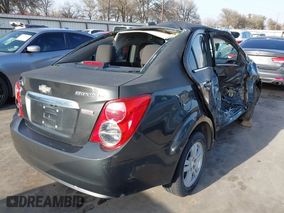 2015 Chevrolet Sonic LT z VIN 1G1JC5SB1F4128426, wystawiony jako IAAI lot #41739238 z przebiegiem 121 717 mil mil oraz . Historia ofert i sprzedaży dostępna na DreamBid. Obrazek 4.
