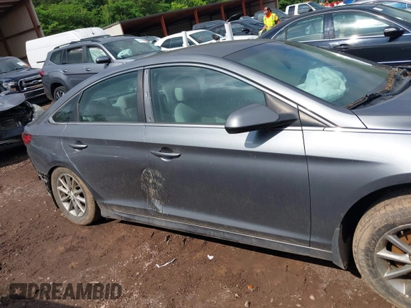 2018 Hyundai Sonata SE z VIN 5NPE24AF0JH641955, wystawiony jako IAAI lot #42255157 z przebiegiem 120 992 mil mil oraz . Historia ofert i sprzedaży dostępna na DreamBid. Obrazek 14.