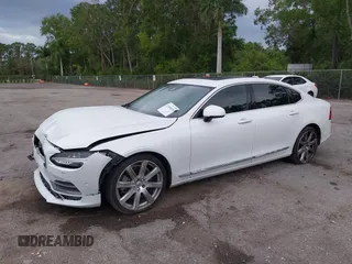 2018 Volvo S90 Inscription with VIN LVY992ML3JP005482, listed as a IAAI auction lot 41966556 with 136,908 mi miles. Bid and sale history available at carsss.com. Image 17.