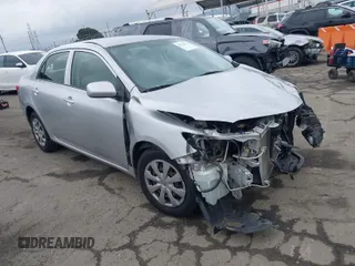 2010 Toyota Corolla z VIN JTDBU4EE7A9113160, wystawiony jako IAAI lot #41526211 z przebiegiem 59 259 mil mil oraz . Historia ofert i sprzedaży dostępna na DreamBid. Obrazek 1.