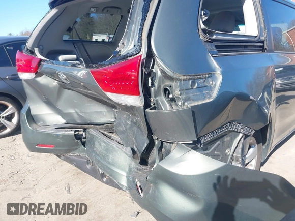 2011 Toyota Sienna LE AAS with VIN 5TDKK3DC0BS052186, listed as a IAAI auction lot 41808553 with 131,321 mi miles. Bid and sale history available at carsss.com. Image 6.