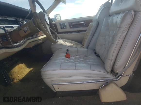 1982 Cadillac Eldorado z VIN 1G6AL578XCE608090, wystawiony jako Copart lot #73839654 z przebiegiem 22 185 mil mil oraz Czysty tytuł • Clean title. Historia ofert i sprzedaży dostępna na DreamBid. Obrazek 7.