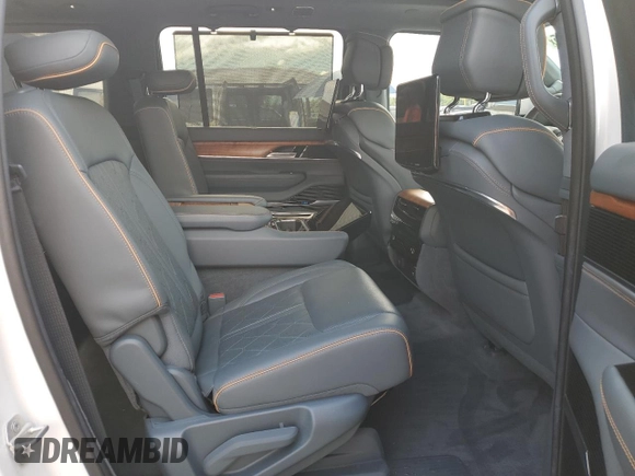 2022 Jeep Grand Wagoneer Series III с VIN 1C4SJVGJ3NS104673, выставлен на аукционе Copart как лот 56624915 с пробегом 34 649 миль миль и На запчасти • Non repairable. История ставок и продаж доступна на DreamBid. Изображение 11.