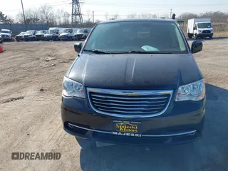 2015 Chrysler Town & Country Touring with VIN 2C4RC1BG0FR672993, listed as a IAAI auction lot 41797935 with 116,815 mi miles. Bid and sale history available at carsss.com. Image 12.