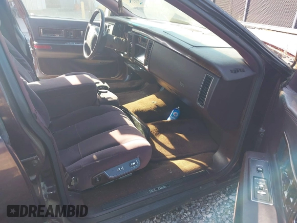 1996 Cadillac Fleetwood z VIN 1G6DW52PXTR713787, wystawiony jako IAAI lot #42079864 z przebiegiem Nie podano mil oraz . Historia ofert i sprzedaży dostępna na DreamBid. Obrazek 5.