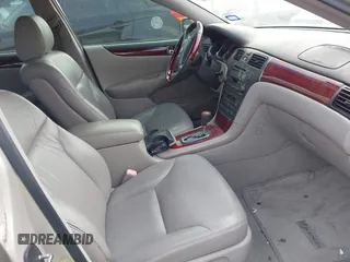 2004 Lexus ES 330 with VIN JTHBA30G445008940, listed as a IAAI auction lot 42127832 with 158,915 mi miles. Bid and sale history available at carsss.com. Image 5.