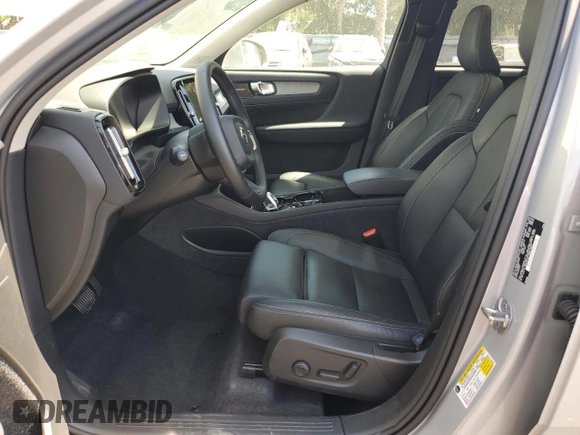 2024 Volvo XC40 Plus Bright Theme с VIN YV4L12UE5R2305987, выставлен на аукционе Copart как лот 53269875 с пробегом 13 682 миль миль и Чистый • Clean title. История ставок и продаж доступна на DreamBid. Изображение 7.