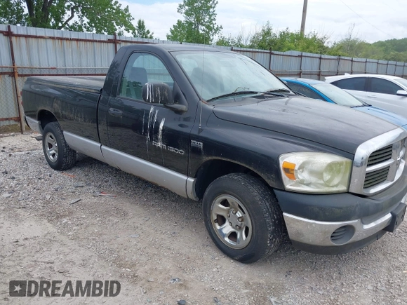 2007 Dodge 1500 ST z VIN 1D7HA16227J564919, wystawiony jako IAAI lot #42250566 z przebiegiem 100 515 mil mil oraz . Historia ofert i sprzedaży dostępna na DreamBid. Obrazek 1.