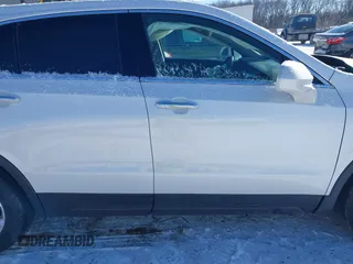 2019 Cadillac XT4 FWD Luxury z VIN 1GYAZAR4XKF170642, wystawiony jako IAAI lot #41585684 z przebiegiem 74 512 mil mil oraz . Historia ofert i sprzedaży dostępna na DreamBid. Obrazek 12.