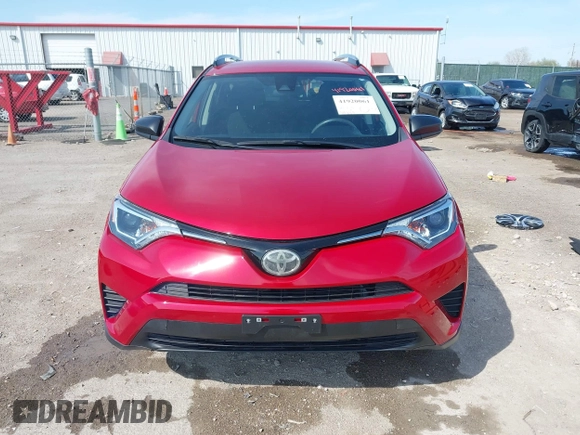 2017 Toyota RAV4 LE z VIN JTMZFREV1HJ114691, wystawiony jako IAAI lot #41920061 z przebiegiem 35 885 mil mil oraz . Historia ofert i sprzedaży dostępna na DreamBid. Obrazek 13.