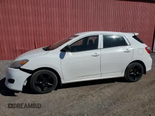 2009 Toyota Matrix z VIN 2T1KU40EX9C005404, wystawiony jako Copart lot #56346825 z przebiegiem 333 704 mil mil oraz Czysty tytuł • Clean title. Historia ofert i sprzedaży dostępna na DreamBid. Obrazek 1.
