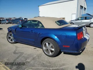 2008 Ford Mustang GT Deluxe z VIN 1ZVHT85H085155666, wystawiony jako Copart lot #47425595 z przebiegiem Nie podano mil oraz Szkody całkowita. Historia ofert i sprzedaży dostępna na DreamBid. Obrazek 2.