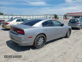2013 Dodge Charger SE z VIN 2C3CDXBG0DH639988, wystawiony jako IAAI lot #40032112 z przebiegiem 197 941 mil mil oraz . Historia ofert i sprzedaży dostępna na DreamBid. Obrazek 4.