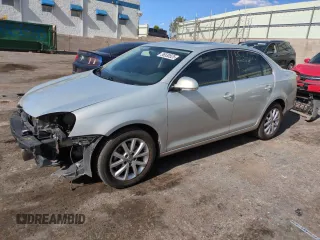 2010 Volkswagen Jetta SE z VIN 3VWRZ7AJXAM051868, wystawiony jako Copart lot #56530525 z przebiegiem 62 436 mil mil oraz Szkoda całkowita • Salvage title. Historia ofert i sprzedaży dostępna na DreamBid. Obrazek 1.