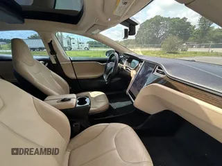 2014 Tesla Model S 60 z VIN 5YJSA1H11EFP44322, wystawiony jako Copart lot #59038135 z przebiegiem 146 015 mil mil oraz Czysty tytuł • Clean title. Historia ofert i sprzedaży dostępna na DreamBid. Obrazek 5.