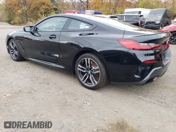 2024 BMW 8 Series M850i xDrive z VIN WBABC4C01RCR33725, wystawiony jako Copart lot #78457344 z przebiegiem 5 469 mil mil oraz Szkoda całkowita • Salvage title. Historia ofert i sprzedaży dostępna na DreamBid. Obrazek 2.