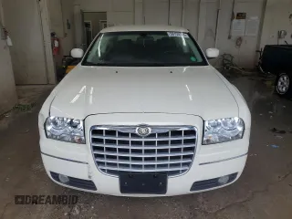 2008 Chrysler 300 Touring z VIN 2C3KA53GX8H189070, wystawiony jako Copart lot #56155735 z przebiegiem 120 845 mil mil oraz Szkoda całkowita • Salvage title. Historia ofert i sprzedaży dostępna na DreamBid. Obrazek 5.