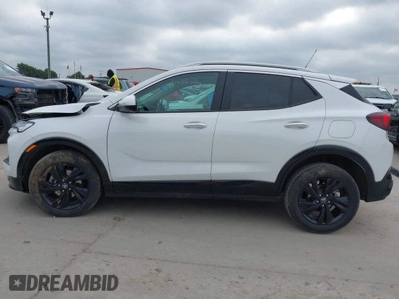 2024 Buick Encore GX Sport Touring z VIN KL4AMDSL9RB138008, wystawiony jako IAAI lot #42265467 z przebiegiem 28 000 mil mil oraz . Historia ofert i sprzedaży dostępna na DreamBid. Obrazek 15.