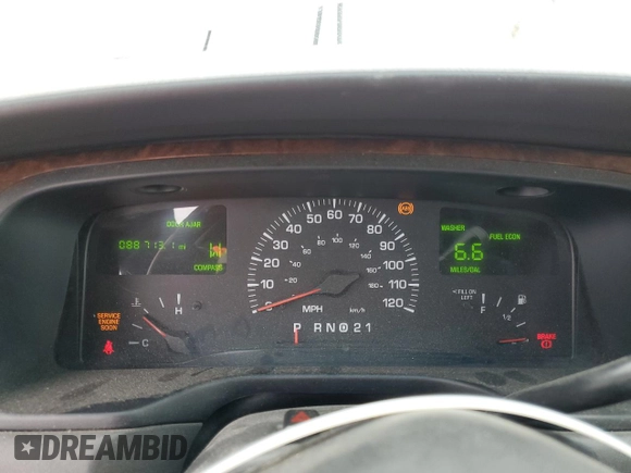 2002 Lincoln Town Car Signature z VIN 1LNHM82W52Y661319, wystawiony jako Copart lot #47887325 z przebiegiem 88 713 mil mil oraz Szkoda całkowita • Salvage title. Historia ofert i sprzedaży dostępna na DreamBid. Obrazek 9.