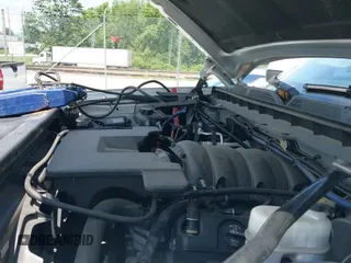 2019 Chevrolet Silverado 1500 LT z VIN 2GCRCPEC3K1155546, wystawiony jako IAAI lot #42418387 z przebiegiem 84 323 mil mil oraz . Historia ofert i sprzedaży dostępna na DreamBid. Obrazek 21.