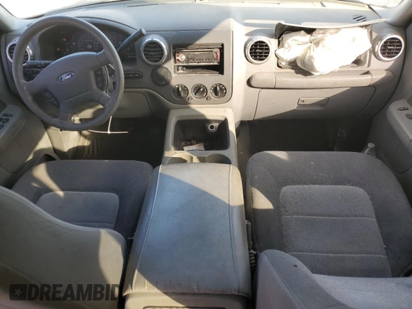 2004 Ford Expedition Special Service with VIN 1FMPU15L94LB28586, listed as a Copart auction lot 44272375 with 194,853 mi miles and Salvage Title. Bid and sale history available at carsss.com. Image 8.