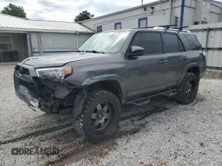 2018 Toyota 4Runner SR5 z VIN JTEBU5JR7J5487060, wystawiony jako Copart lot #58810885 z przebiegiem 115 134 mil mil oraz Szkoda całkowita • Salvage title. Historia ofert i sprzedaży dostępna na DreamBid. Obrazek 1.