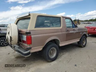 1989 Ford Bronco XL z VIN 1FMEU15N6KLA87551, wystawiony jako Copart lot #56662825 z przebiegiem 87 257 mil mil oraz Czysty tytuł • Clean title. Historia ofert i sprzedaży dostępna na DreamBid. Obrazek 3.