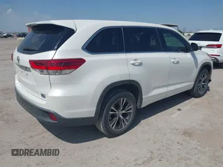 2018 Toyota Highlander LE z VIN 5TDZARFH9JS039822, wystawiony jako IAAI lot #41881905 z przebiegiem 125 094 mil mil oraz . Historia ofert i sprzedaży dostępna na DreamBid. Obrazek 4.