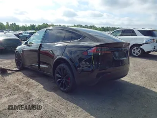 2016 Tesla Model X 70D z VIN 5YJXCAE29GF003478, wystawiony jako IAAI lot #41965737 z przebiegiem 105 930 mil mil oraz . Historia ofert i sprzedaży dostępna na DreamBid. Obrazek 3.
