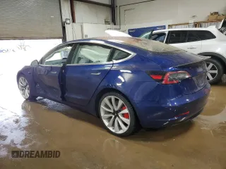 2018 Tesla Model 3 Long Range Battery z VIN 5YJ3E1EB3JF055673, wystawiony jako Copart lot #50915355 z przebiegiem 39 567 mil mil oraz Szkoda całkowita • Salvage title. Historia ofert i sprzedaży dostępna na DreamBid. Obrazek 2.