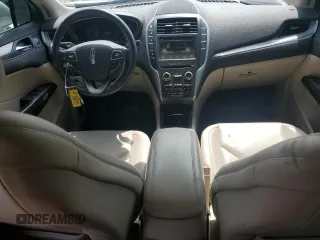 2017 Lincoln MKC Premiere z VIN 5LMCJ1C95HUL11303, wystawiony jako Copart lot #58263945 z przebiegiem 82 628 mil mil oraz Szkoda całkowita • Salvage title. Historia ofert i sprzedaży dostępna na DreamBid. Obrazek 8.