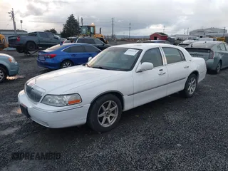 2007 Lincoln Town Car Signature Limited z VIN 1LNHM82V47Y622879, wystawiony jako IAAI lot #40921976 z przebiegiem 92 661 mil mil oraz . Historia ofert i sprzedaży dostępna na DreamBid. Obrazek 2.