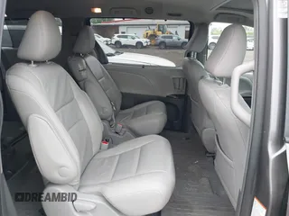 2016 Toyota Sienna XLE z VIN 5TDYK3DC3GS714599, wystawiony jako IAAI lot #42240471 z przebiegiem 135 746 mil mil oraz . Historia ofert i sprzedaży dostępna na DreamBid. Obrazek 8.